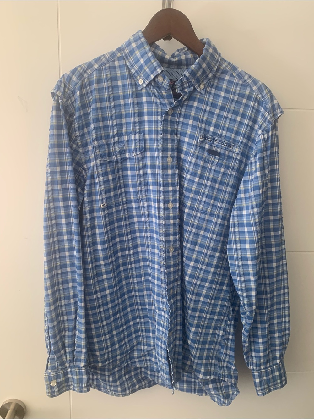 Vineyard Vines Blue and White Plaid Button-Down Shirt A9